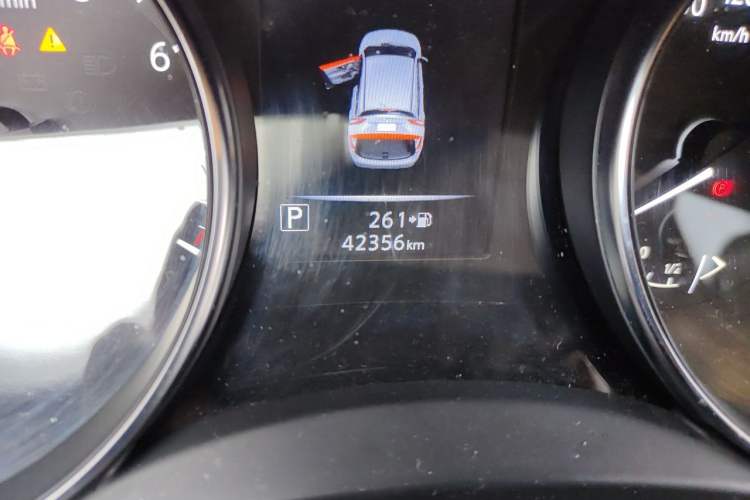 Used Nissan Qashqai 2019 2.0L CVT Luxury Edition Odometer Close Up