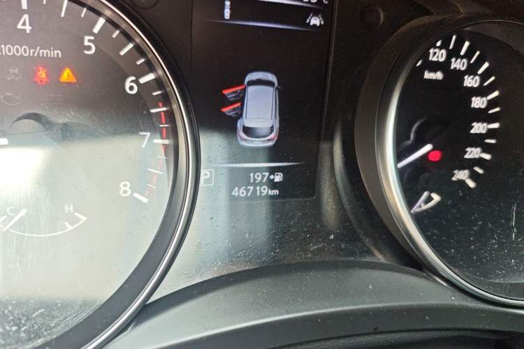 Used Nissan Qashqai 2019 2.0L CVT Luxury Edition Odometer Close Up