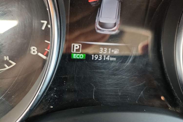 Used Nissan Qashqai 2019 2.0L CVT Luxury Edition Odometer Close Up