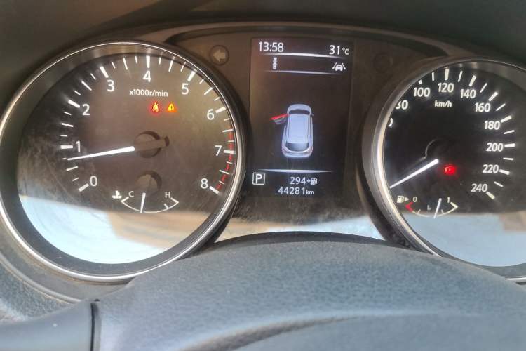 Used Nissan Qashqai 2019 2.0L CVT Luxury Edition Odometer Close Up
