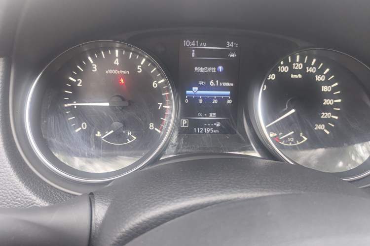 Used Nissan Qashqai 2019 2.0L CVT Luxury Edition Odometer Close Up