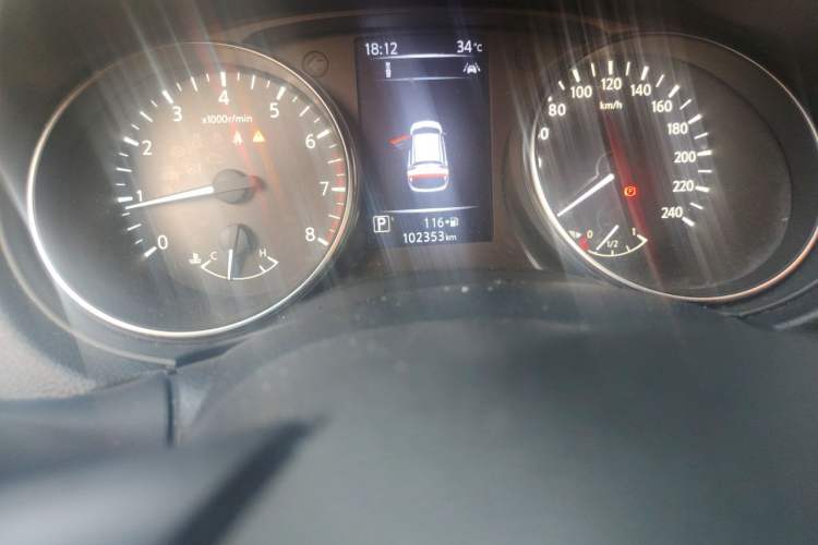 Used Nissan Qashqai 2019 2.0L CVT Luxury Edition Odometer Close Up
