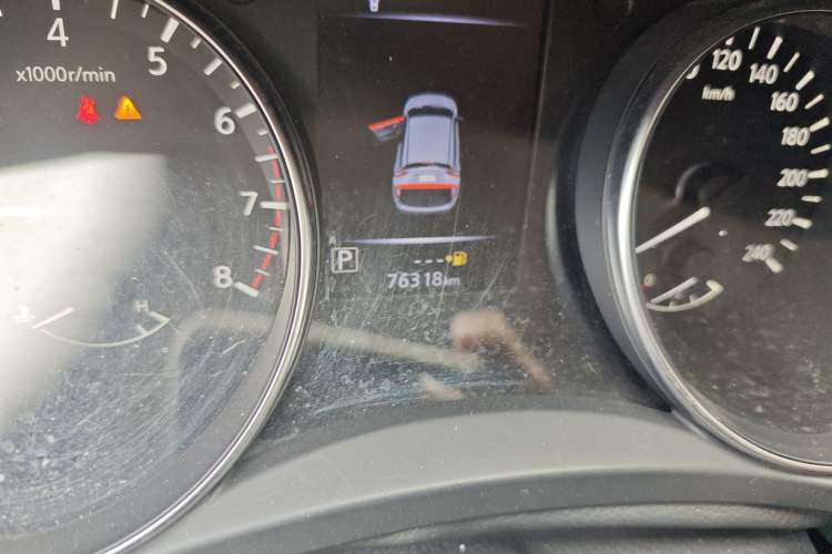 Used Nissan Qashqai 2019 2.0L CVT Luxury Edition Odometer Close Up