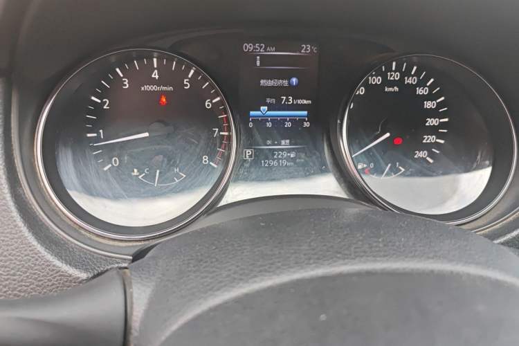 Used Nissan Qashqai 2019 2.0L CVT Luxury Edition Odometer Close Up