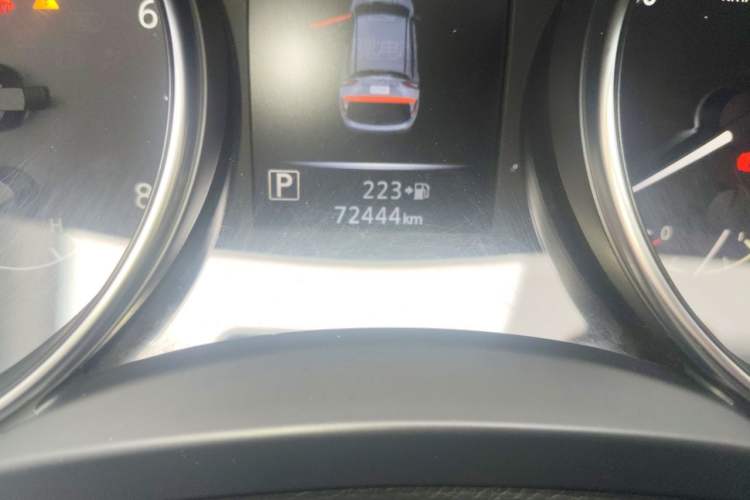 Used Nissan Qashqai 2019 2.0L CVT Luxury Edition Odometer Close Up