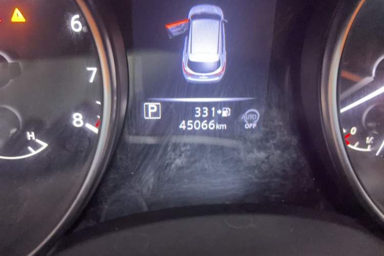 Used Nissan Qashqai 2019 2.0L CVT Luxury Edition Odometer Close Up