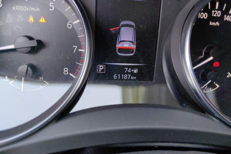 Used Nissan Qashqai 2019 2.0L CVT Luxury Edition Odometer Close Up