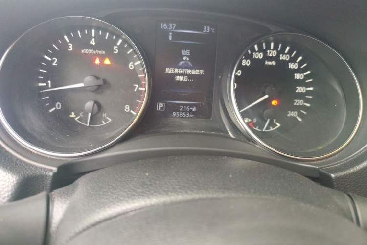 Used Nissan Qashqai 2019 2.0L CVT Luxury Edition Odometer Close Up