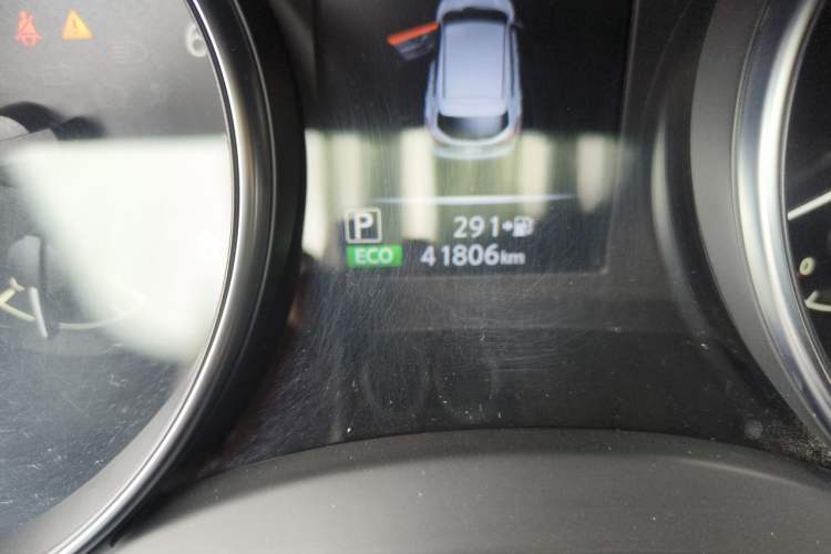 Used Nissan Qashqai 2019 2.0L CVT Luxury Edition Odometer Close Up