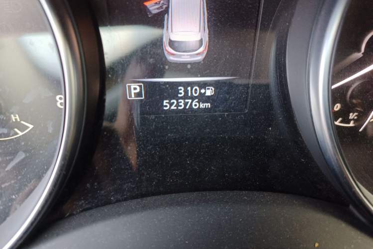 Used Nissan Qashqai 2019 2.0L CVT Luxury Edition Odometer Close Up