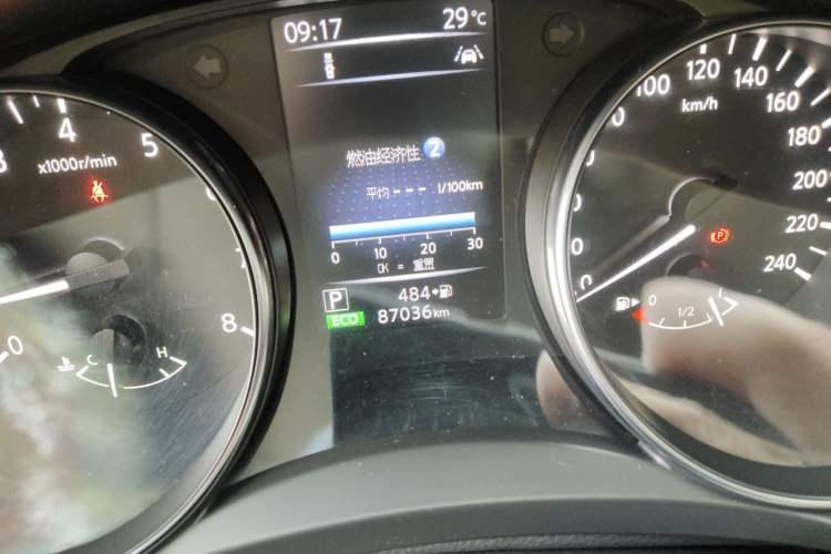 Used Nissan Qashqai 2019 2.0L CVT Luxury Edition Odometer Close Up