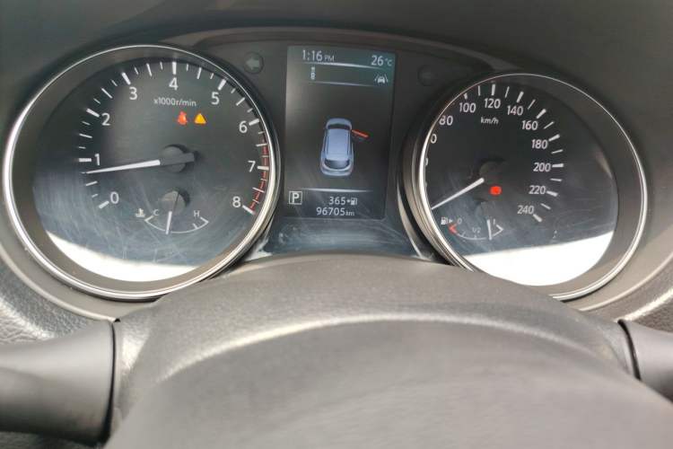 Used Nissan Qashqai 2019 2.0L CVT Luxury Edition Odometer Close Up