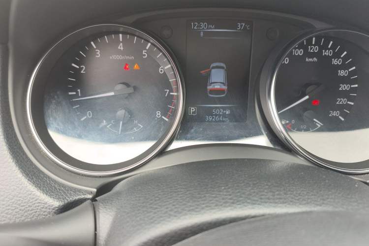 Used Nissan Qashqai 2019 2.0L CVT Luxury Edition Odometer Close Up