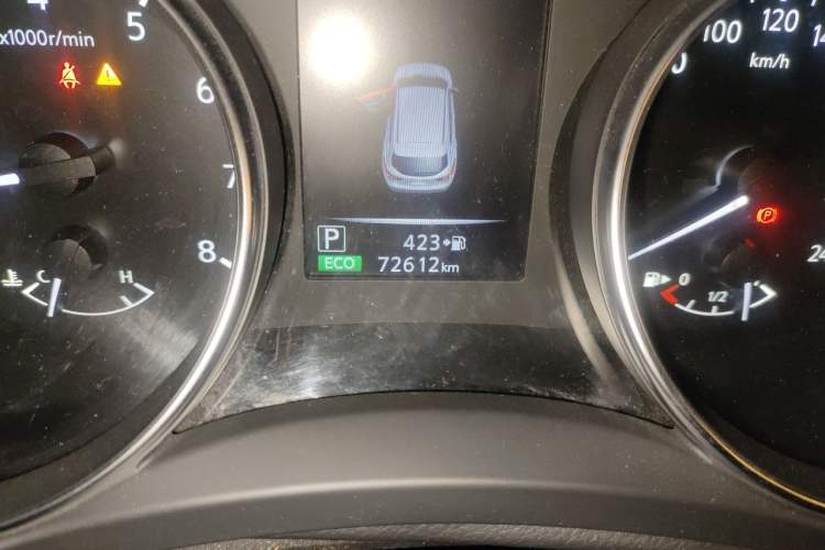 Used Nissan Qashqai 2019 2.0L CVT Luxury Edition Odometer Close Up