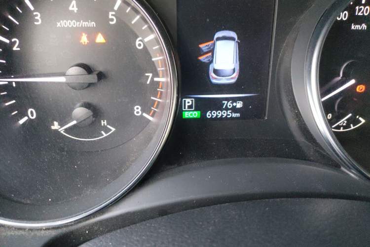 Used Nissan Qashqai 2019 2.0L CVT Luxury Edition Odometer Close Up