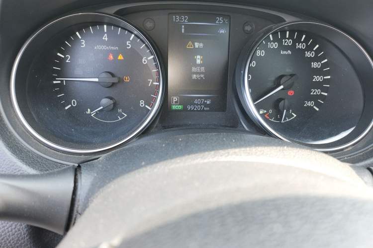Used Nissan Qashqai 2019 2.0L CVT Luxury Edition Odometer Close Up