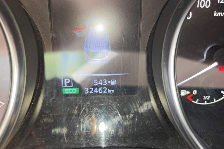 Used Nissan Qashqai 2019 2.0L CVT Luxury Edition Odometer Close Up