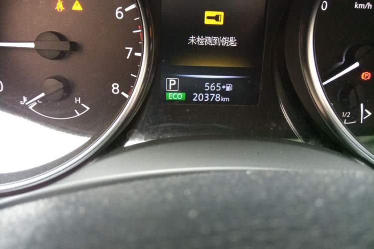 Used Nissan Qashqai 2019 2.0L CVT Luxury Edition Odometer Close Up