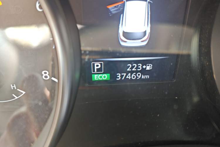 Used Nissan Qashqai 2019 2.0L CVT Luxury Edition Odometer Close Up