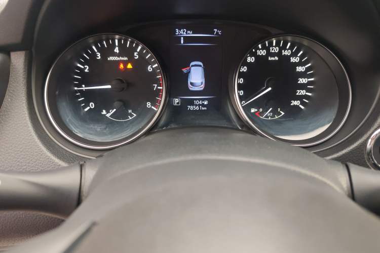 Used Nissan Qashqai 2019 2.0L CVT Luxury Edition Odometer Close Up