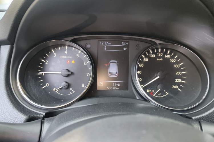 Used Nissan Qashqai 2019 2.0L CVT Luxury Edition Odometer Close Up