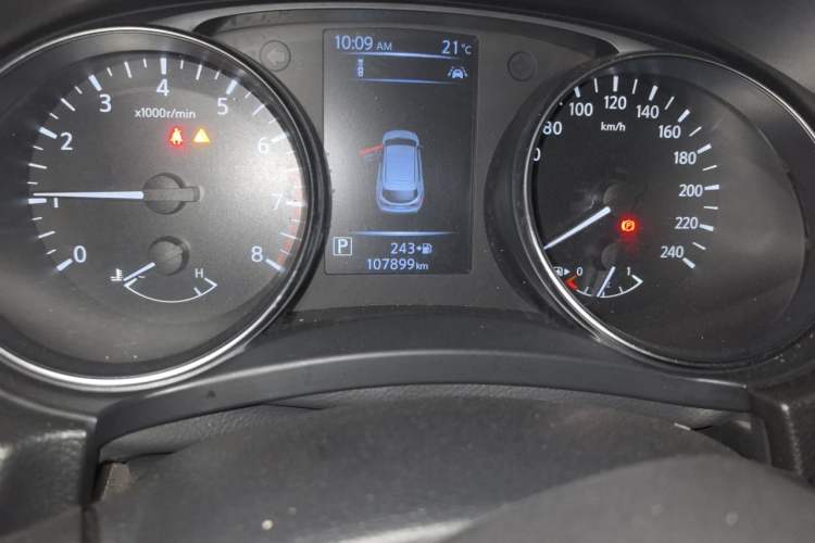 Used Nissan Qashqai 2019 2.0L CVT Luxury Edition Odometer Close Up