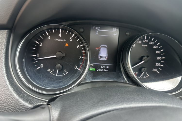 Used Nissan Qashqai 2019 2.0L CVT Luxury Edition Odometer Close Up