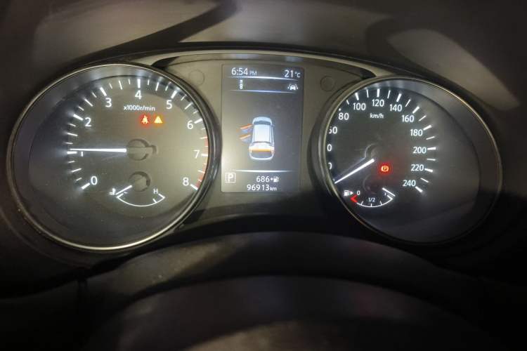 Used Nissan Qashqai 2019 2.0L CVT Luxury Edition Odometer Close Up