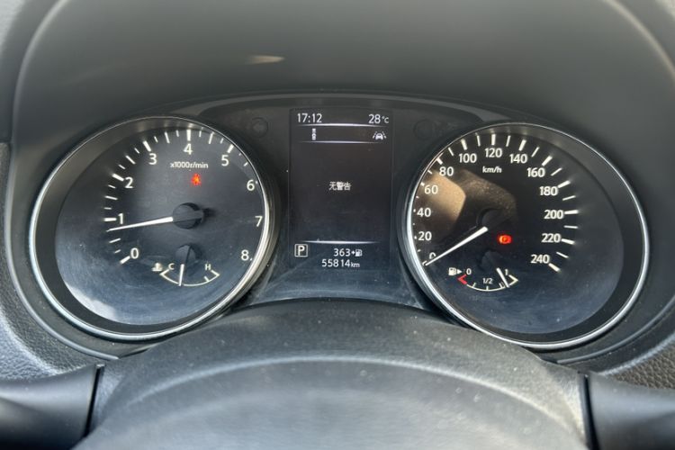 Used Nissan Qashqai 2019 2.0L CVT Luxury Edition Odometer Close Up