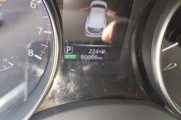 Used Nissan Qashqai 2019 2.0L CVT Luxury Edition Odometer Close Up
