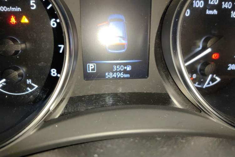 Used Nissan Qashqai 2019 2.0L CVT Luxury Edition Odometer Close Up