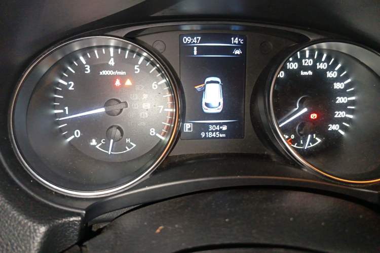 Used Nissan Qashqai 2019 2.0L CVT Luxury Edition Odometer Close Up