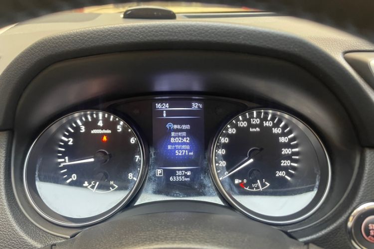 Used Nissan Qashqai 2019 2.0L CVT Luxury Edition Odometer Close Up