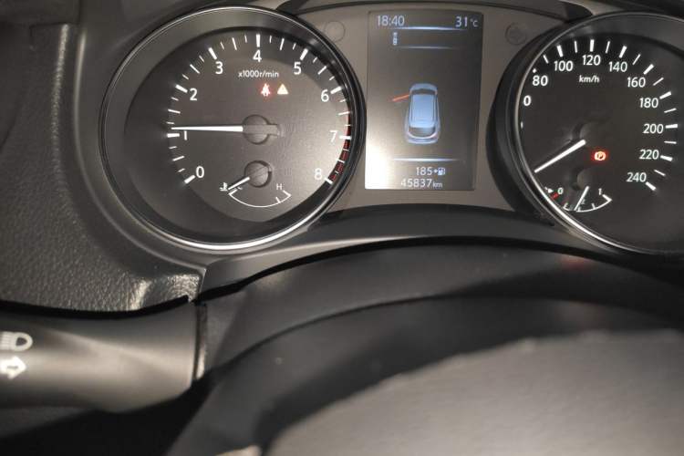 Used Nissan Qashqai 2019 2.0L CVT Luxury Edition Odometer Close Up