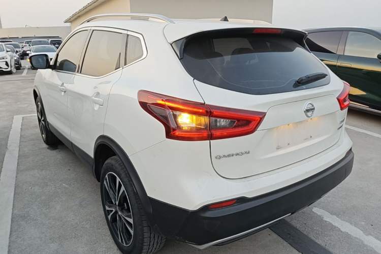 Used Nissan Qashqai 2019 2.0L CVT Luxury Edition Rear Left 45 Deg