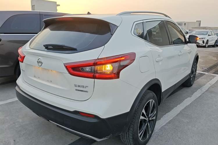 Used Nissan Qashqai 2019 2.0L CVT Luxury Edition Rear Right 45 Deg