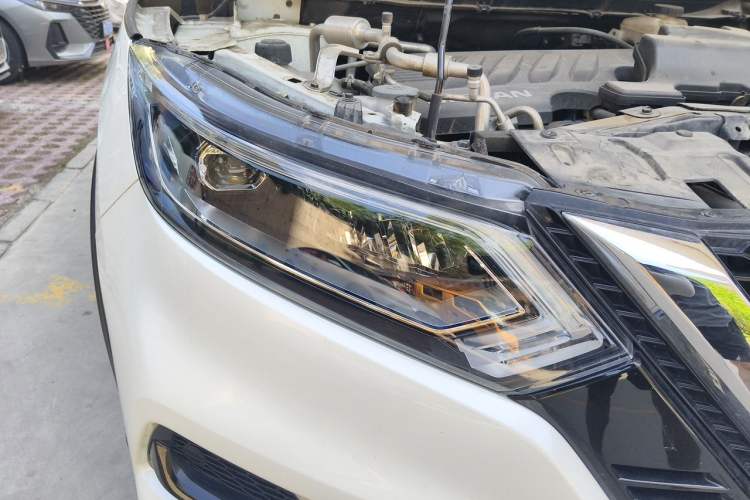 Used Nissan Qashqai 2019 2.0L CVT Luxury Edition Right Front Headlight