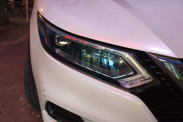 Used Nissan Qashqai 2019 2.0L CVT Luxury Edition Right Front Headlight
