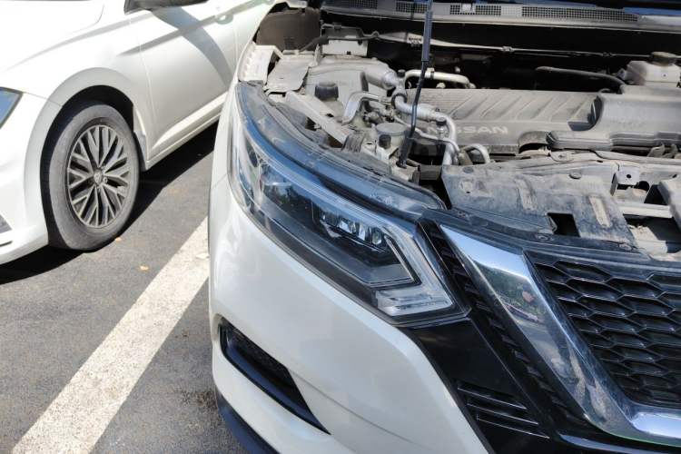 Used Nissan Qashqai 2019 2.0L CVT Luxury Edition Right Front Headlight