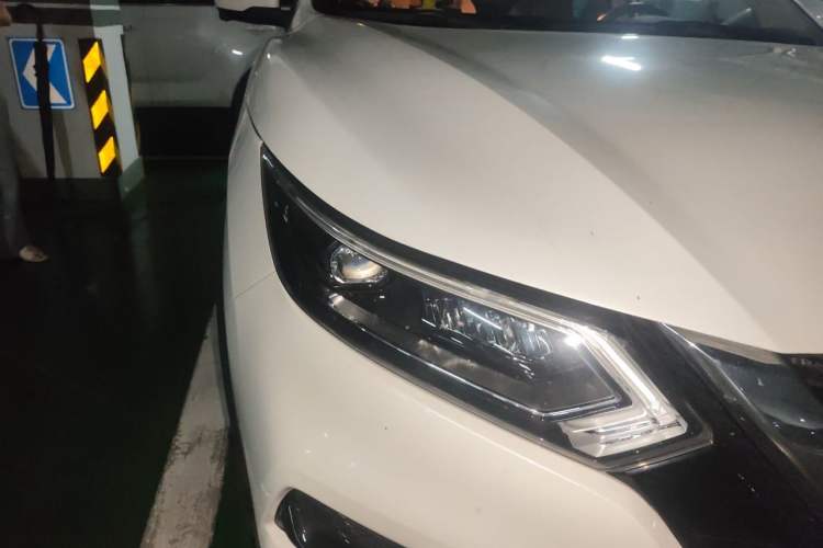 Used Nissan Qashqai 2019 2.0L CVT Luxury Edition Right Front Headlight