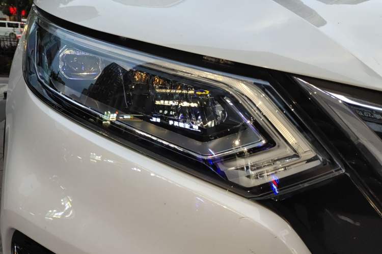 Used Nissan Qashqai 2019 2.0L CVT Luxury Edition Right Front Headlight