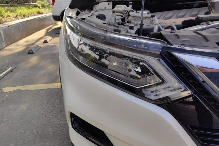 Used Nissan Qashqai 2019 2.0L CVT Luxury Edition Right Front Headlight