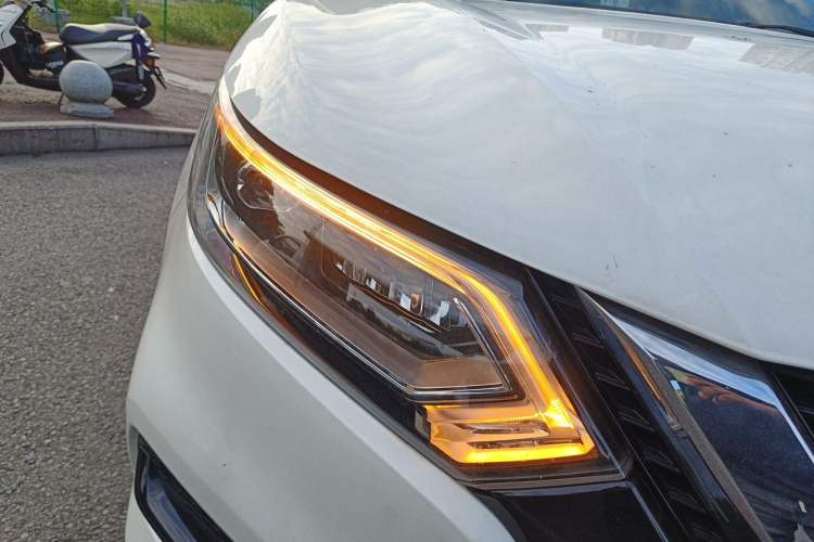 Used Nissan Qashqai 2019 2.0L CVT Luxury Edition Right Front Headlight