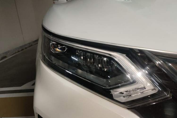 Used Nissan Qashqai 2019 2.0L CVT Luxury Edition Right Front Headlight