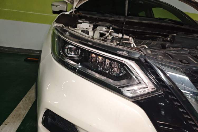 Used Nissan Qashqai 2019 2.0L CVT Luxury Edition Right Front Headlight