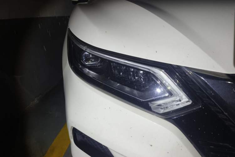 Used Nissan Qashqai 2019 2.0L CVT Luxury Edition Right Front Headlight