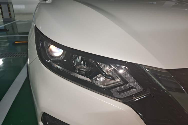 Used Nissan Qashqai 2019 2.0L CVT Smart Enjoyment Version Right Front Headlight