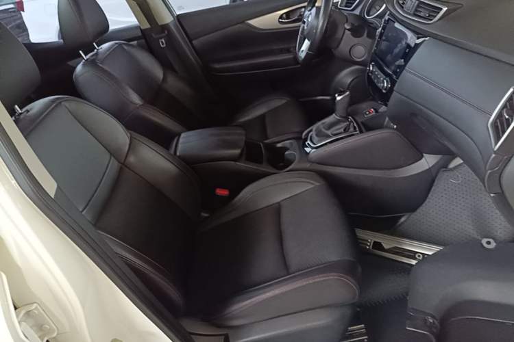 Used Nissan Qashqai 2019 2.0L CVT Luxury Edition Right Front Seat