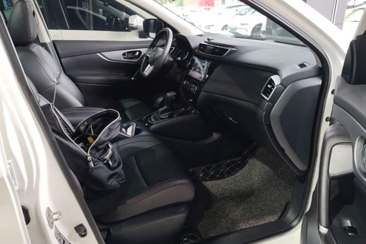 Used Nissan Qashqai 2019 2.0L CVT Luxury Edition Right Front Seat