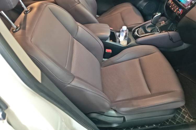 Used Nissan Qashqai 2019 2.0L CVT Luxury Edition Right Front Seat